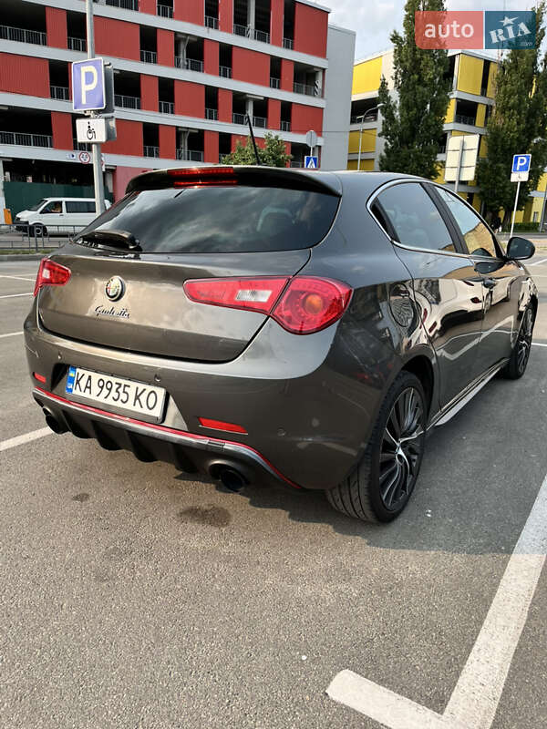 Хэтчбек Alfa Romeo Giulietta 2015 в Киеве