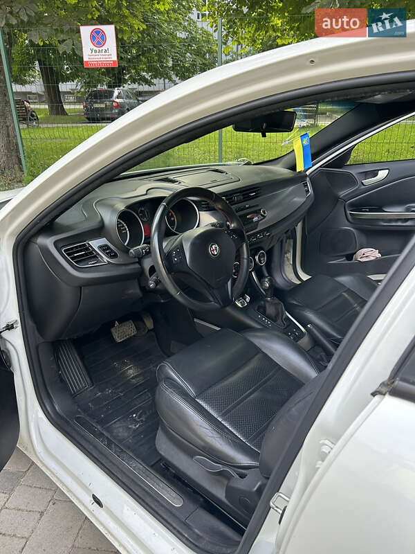 Хэтчбек Alfa Romeo Giulietta 2013 в Бродах