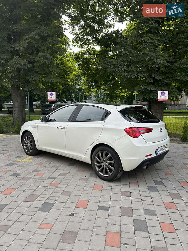 Хэтчбек Alfa Romeo Giulietta 2013 в Бродах