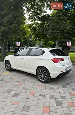 Хетчбек Alfa Romeo Giulietta 2013 в 