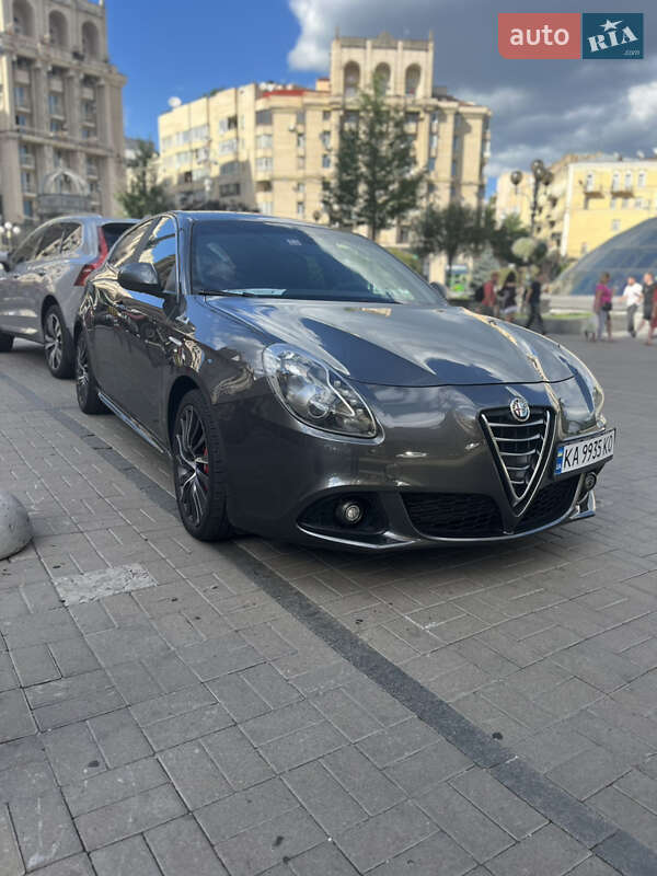 Хэтчбек Alfa Romeo Giulietta 2015 в Киеве