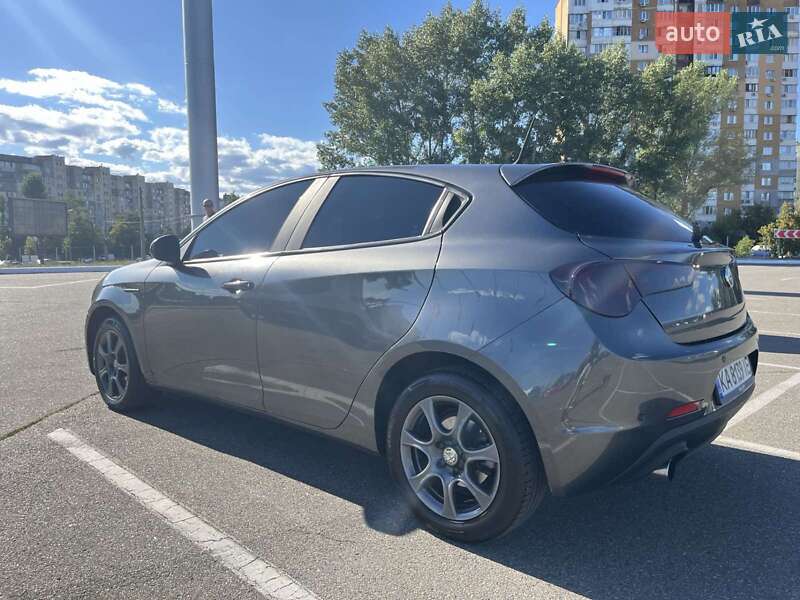 Хетчбек Alfa Romeo Giulietta 2012 в Києві фото 3 Хетчбек Alfa Romeo Giulietta 2012 в Києві