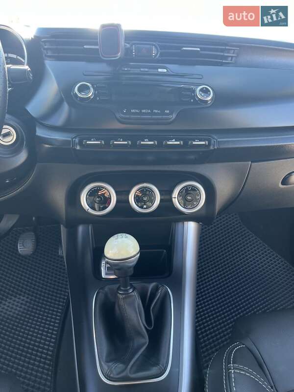 Хетчбек Alfa Romeo Giulietta 2012 в Києві фото 10 Хетчбек Alfa Romeo Giulietta 2012 в Києві