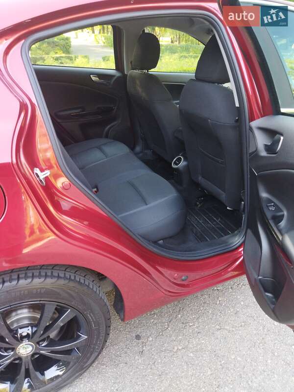 Хэтчбек Alfa Romeo Giulietta 2012 в Киеве