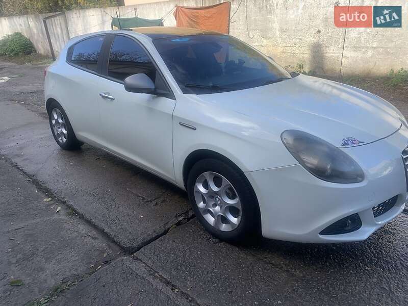 Хэтчбек Alfa Romeo Giulietta 2013 в Киеве