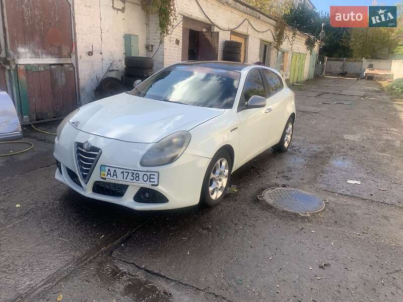 Хэтчбек Alfa Romeo Giulietta 2013 в Киеве