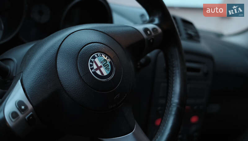 Купе Alfa Romeo GT 2006 в Смілі