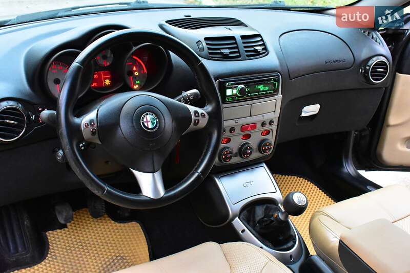 Купе Alfa Romeo GT 2005 в Киеве фото 12 Купе Alfa Romeo GT 2005 в Киеве