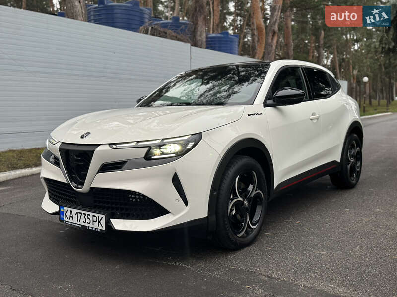 Внедорожник / Кроссовер Alfa Romeo Junior 2025 в Киеве