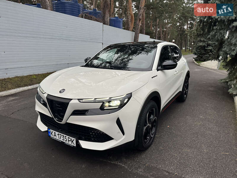Внедорожник / Кроссовер Alfa Romeo Junior 2025 в Киеве