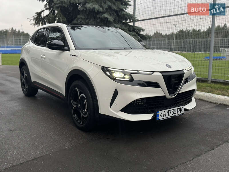 Внедорожник / Кроссовер Alfa Romeo Junior 2025 в Киеве