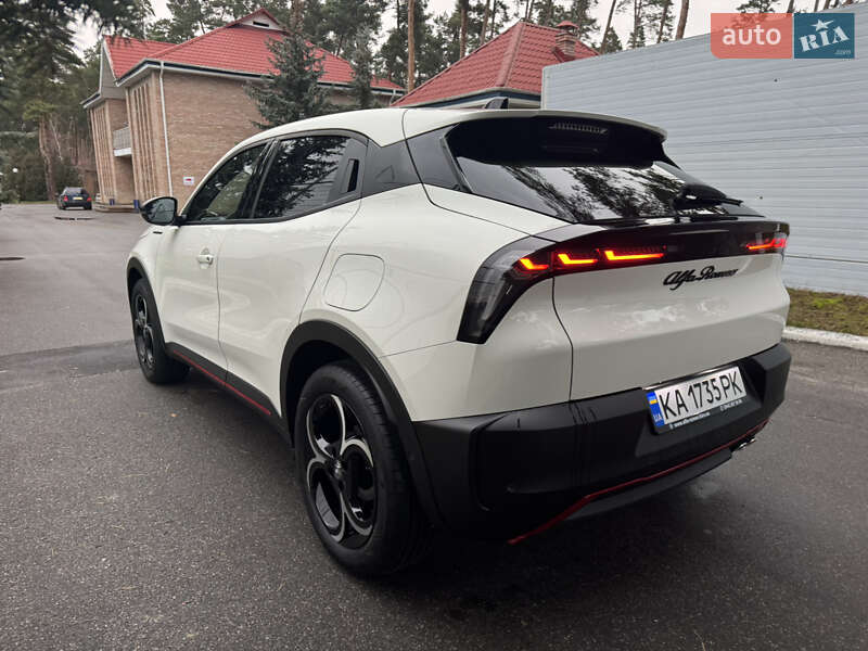 Внедорожник / Кроссовер Alfa Romeo Junior 2025 в Киеве