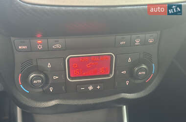 Хетчбек Alfa Romeo MiTo 2012 в 