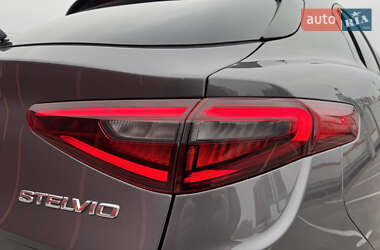 Позашляховик / Кросовер Alfa Romeo Stelvio 2021 в 
