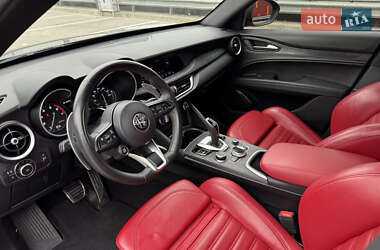Позашляховик / Кросовер Alfa Romeo Stelvio 2021 в 