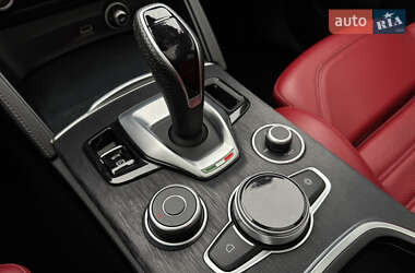 Позашляховик / Кросовер Alfa Romeo Stelvio 2021 в 