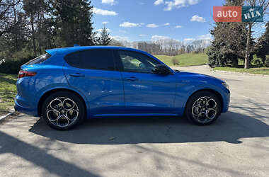 Позашляховик / Кросовер Alfa Romeo Stelvio 2022 в 