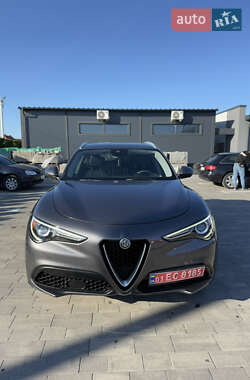 Позашляховик / Кросовер Alfa Romeo Stelvio 2018 в 
