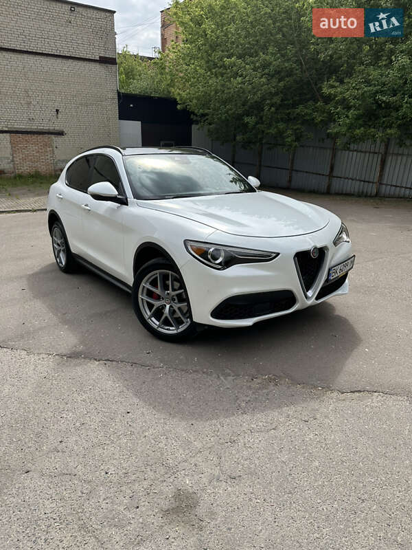 Позашляховик / Кросовер Alfa Romeo Stelvio 2017 в 