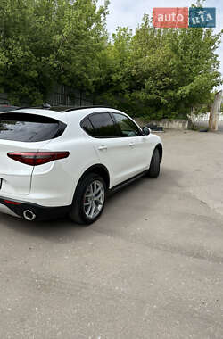 Позашляховик / Кросовер Alfa Romeo Stelvio 2017 в 