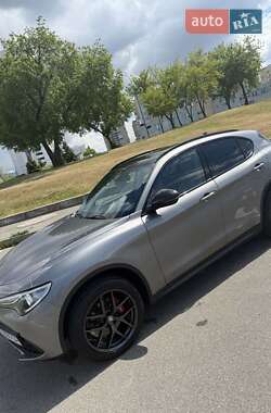 Позашляховик / Кросовер Alfa Romeo Stelvio 2020 в 