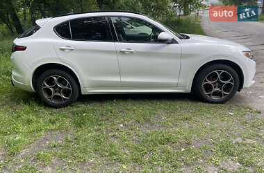 Позашляховик / Кросовер Alfa Romeo Stelvio 2021 в 