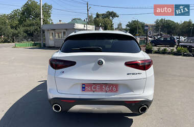 Позашляховик / Кросовер Alfa Romeo Stelvio 2017 в 