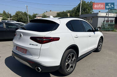 Позашляховик / Кросовер Alfa Romeo Stelvio 2017 в 