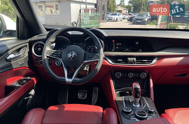 Позашляховик / Кросовер Alfa Romeo Stelvio 2017 в 