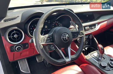 Позашляховик / Кросовер Alfa Romeo Stelvio 2017 в 