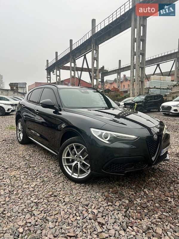 Alfa Romeo Stelvio 2021