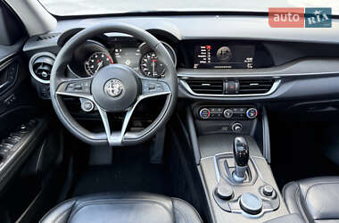 Внедорожник / Кроссовер Alfa Romeo Stelvio 2017 в 