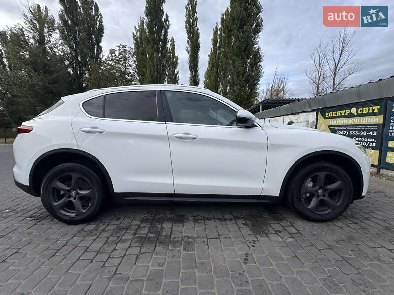 Внедорожник / Кроссовер Alfa Romeo Stelvio 2017 в Кременчуге