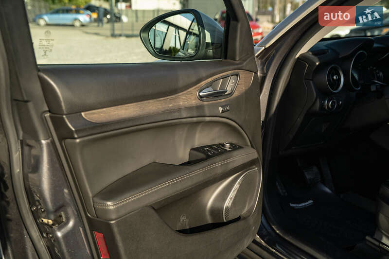 Внедорожник / Кроссовер Alfa Romeo Stelvio 2017 в Черновцах фото 38 Внедорожник / Кроссовер Alfa Romeo Stelvio 2017 в Черновцах