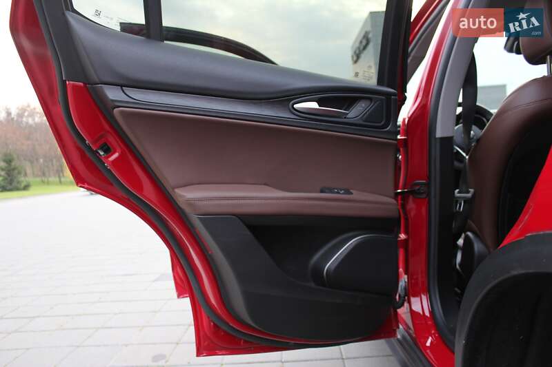 Позашляховик / Кросовер Alfa Romeo Stelvio 2018 в Світловодську