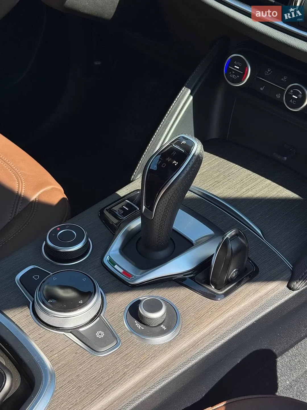 2022 Alfa Romeo Stelvio - мініатюра 24