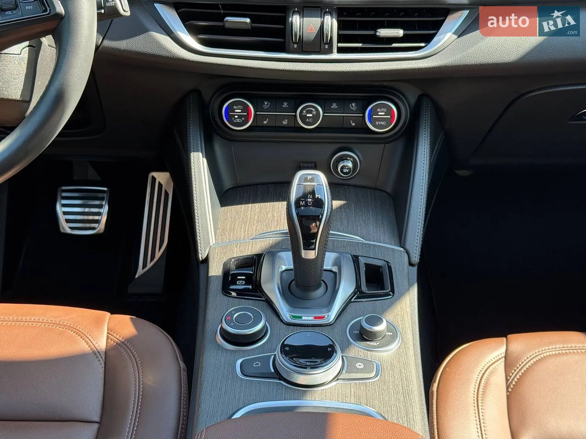 2022 Alfa Romeo Stelvio - мініатюра 23