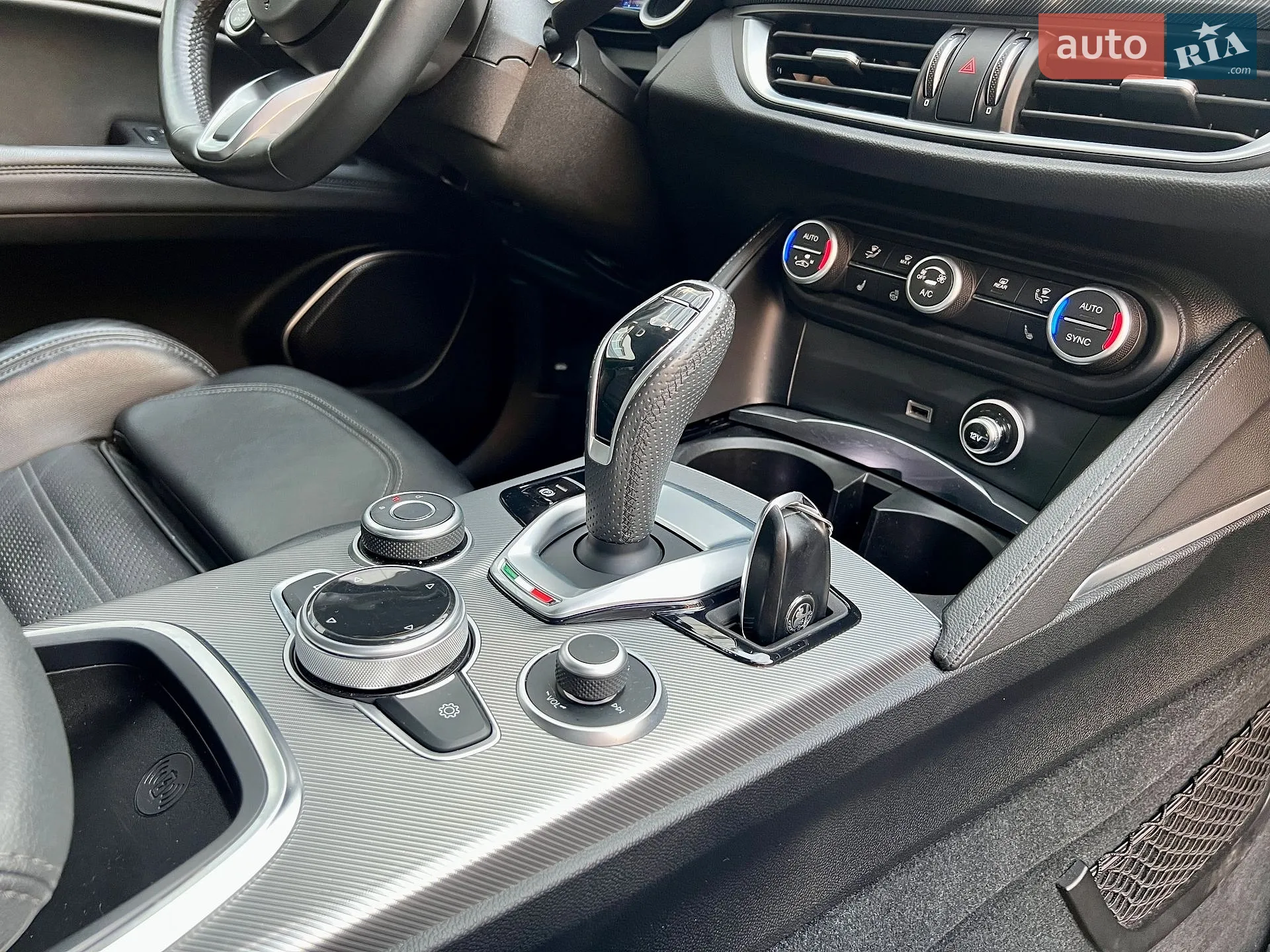 2021 Alfa Romeo Stelvio - мініатюра 23