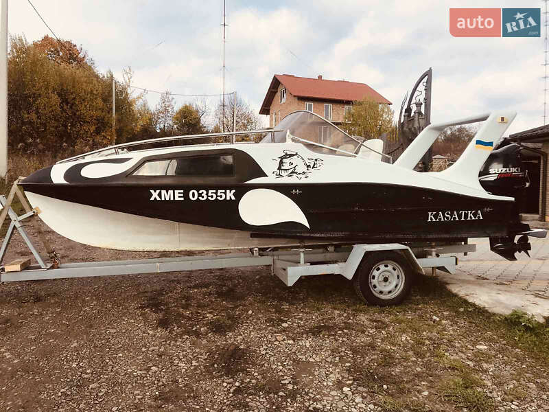 Катер Амур м 1979 в Чернівцях