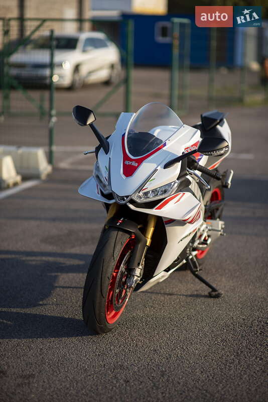 Спортбайк Aprilia RSV4 2023 в Днепре фото 4 Спортбайк Aprilia RSV4 2023 в Днепре