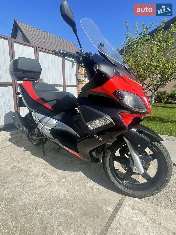 Скутер Aprilia SR 2012 в 