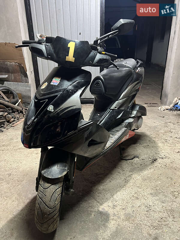 Спортбайк Aprilia SR 2004 в Теребовле