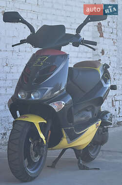 Мопеды Aprilia SR 2001 в Лубнах