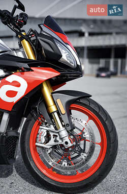 Мотоцикл Без обтекателей (Naked bike) Aprilia Tuono V4 1100 2018 в 