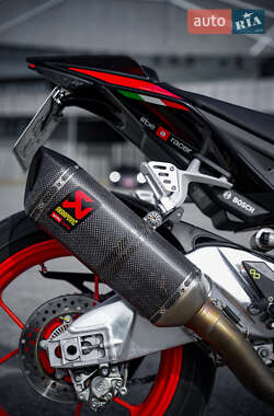 Мотоцикл Без обтекателей (Naked bike) Aprilia Tuono V4 1100 2018 в 