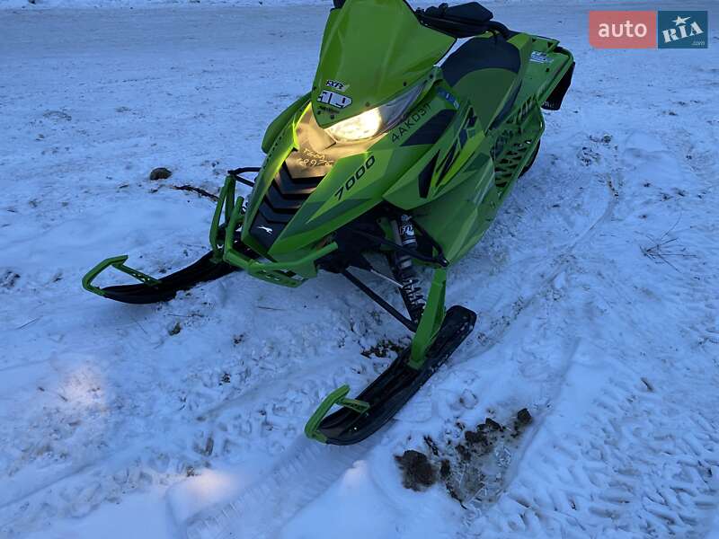 Спортивные снегоходы Arctic cat ZR 2016 в Черновцах