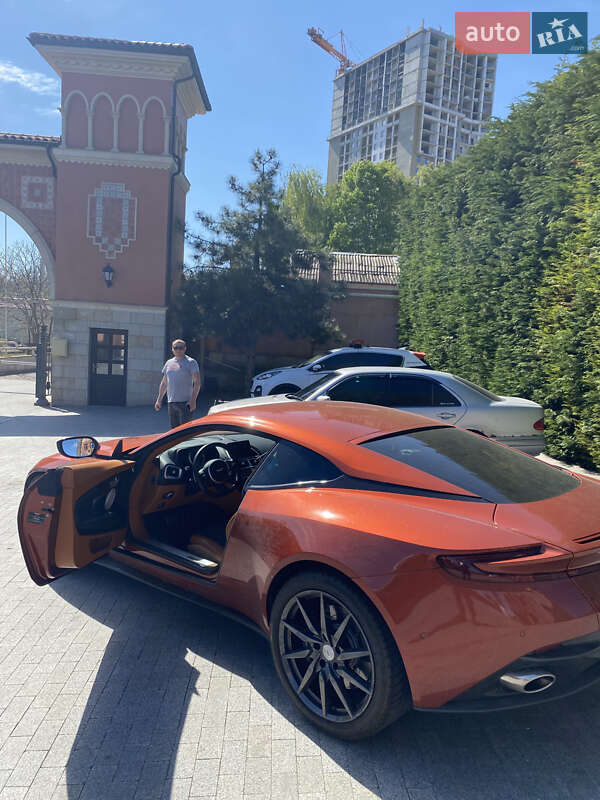 Купе Aston Martin DB11 2017 в Дніпрі