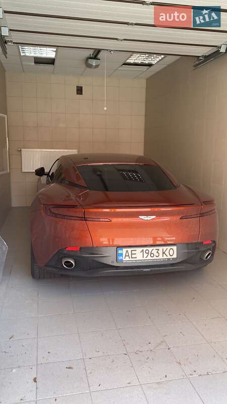 Купе Aston Martin DB11 2017 в Дніпрі