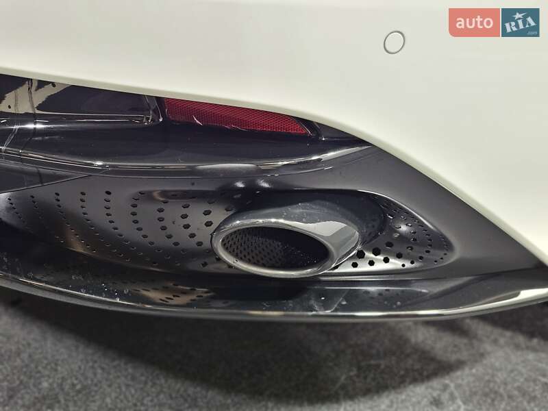Купе Aston Martin DB11 2018 в Киеве