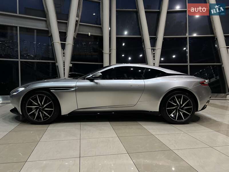 Aston Martin DB11 2018